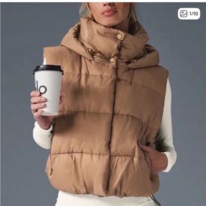 ALO Yoga Toasted Almond Puffer Vest Gold Rush XS